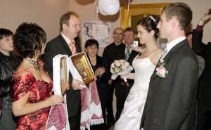 Благословення сина перед весіллям: слова, молитва