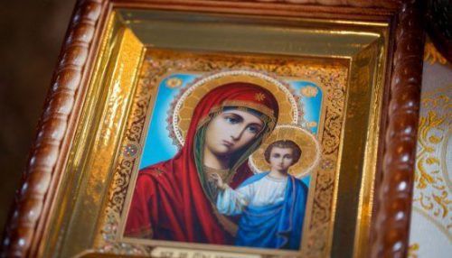 Чи можна дарувати ікони в подарунок: прикмети, думка церкви