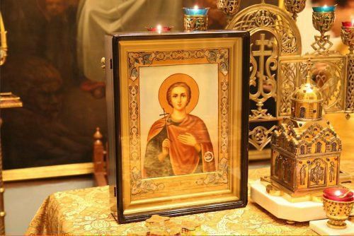 Чи можна дарувати ікони в подарунок: прикмети, думка церкви