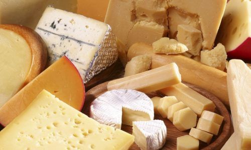 Корисними і безпечними є швейцарський сир, чеддер, моцарела і пармезан