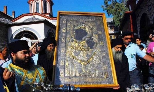 Іверська ікона Божої Матері: від чого допомагає і про що їй моляться?