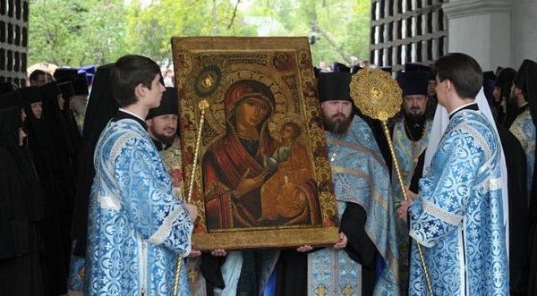 Іверська ікона Божої Матері: від чого допомагає і про що їй моляться?
