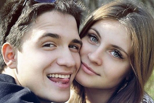 Як дізнатися чи любить тебе хлопець: по листуванню, по жестам, погляду, поведінки, смс і дзвінків ворожіння