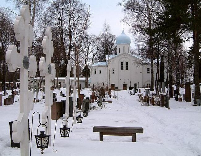 Як вести себе на кладовищі в батьківський день і інші дні? Як вести себе на похоронах на кладовищі?