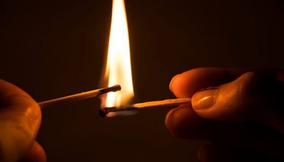 Як зняти порчу за допомогою сірників і води