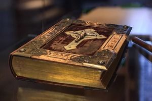 Молитви для зцілення душі і тіла: корисно чи слухати православні молитовні тексти для очищення