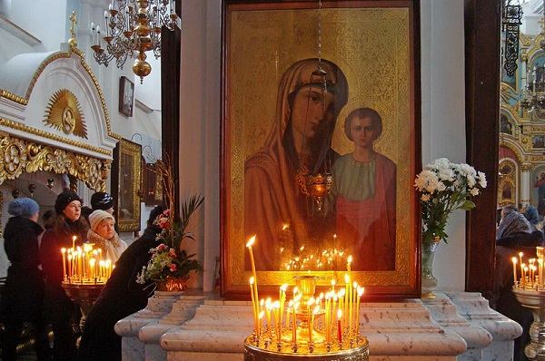 Текст молитви до Казанській Божої Матері про допомогу в житті, в роботі, в коханні