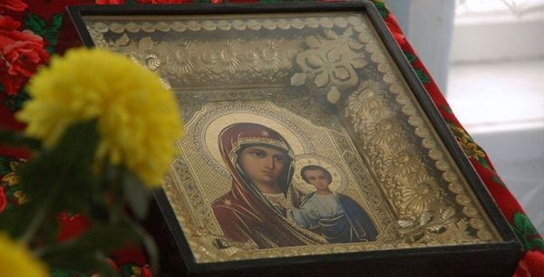 Текст молитви до Казанської Божою Матері про допомогу в житті, в роботі, в коханні