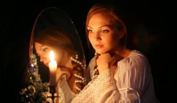 Ворожіння на дзеркалі: особливості дзеркальних обрядів, на судженого, на майбутнє