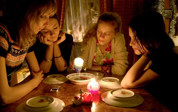 Ворожіння на кільцях з ниткою, на обручці на дітей, заміжжя