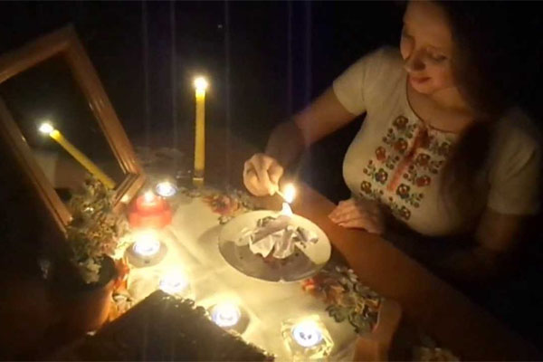 Ворожіння на свічках на Різдво і Святки - червоних і звичайних на майбутнє, улюбленого по іменах, відносини, зраду, звуженого