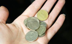 Змова на гроші і удачу читати на монету, гроші до грошей коли класти в холодильник