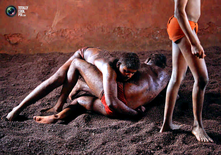 mudwrestling_003